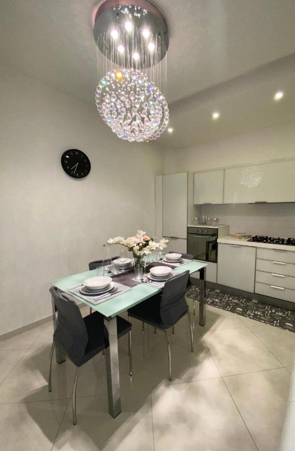 Casavacanza Carme' เนเปิลส์ ภายนอก รูปภาพ
